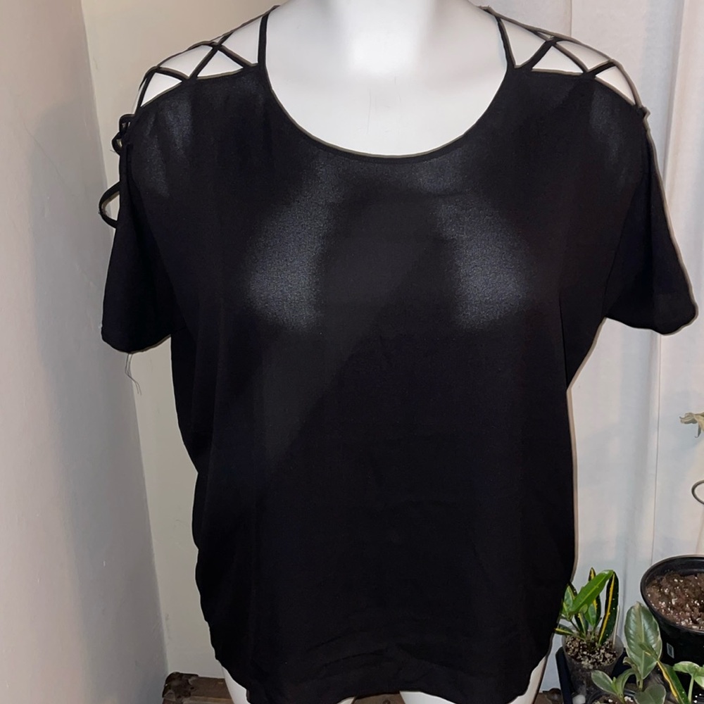 Hi-Lo Cold Shoulder